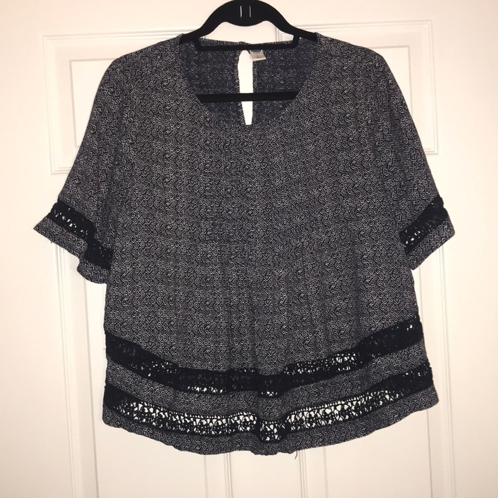 Old Navy White/Navy Patterned Tunic Blouse NWOT